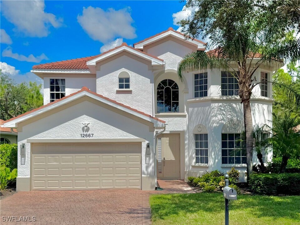 12667 Biscayne Ct in Naples, FL - Building Photo