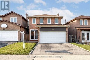 686 York Hill Blvd in Vaughan, ON - Building Photo