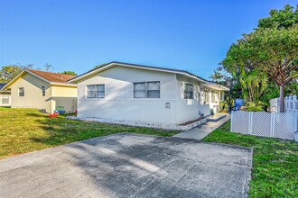 2409 Taft St in Hollywood, FL - Building Photo - Building Photo