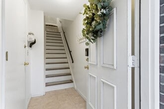 382 Knapps Hwy in Fairfield, CT - Foto de edificio - Building Photo