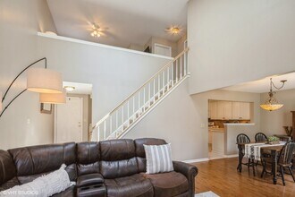 707 Clover Hill Ct in Elk Grove Village, IL - Building Photo - Building Photo