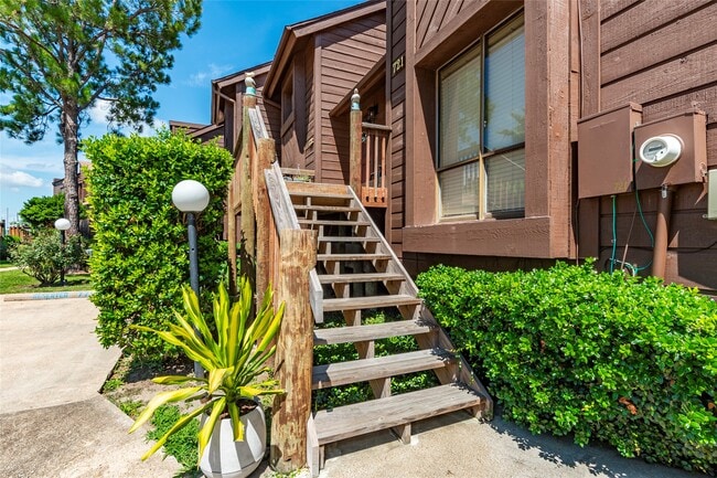 property at 723 Davis Rd