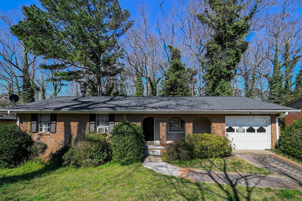 2255 Emerald Castle Dr in Decatur, GA - Building Photo