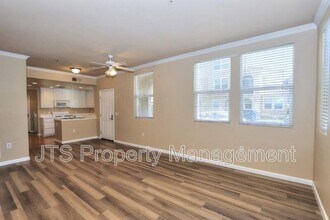 4800 Westlake Pkwy in Sacramento, CA - Foto de edificio - Building Photo