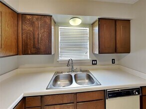 931 Roaring Springs Rd in Fort Worth, TX - Building Photo - Building Photo