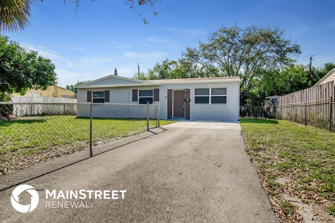800 N 64th Ave in Hollywood, FL - Building Photo