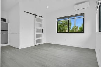212 Beacom Blvd in Miami, FL - Building Photo - Building Photo