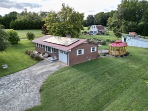 1133 Longtown Rd in Yadkinville, NC - Building Photo - Building Photo