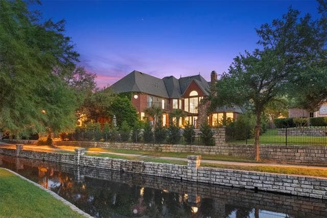 property at 2906 Cottonwood Ln