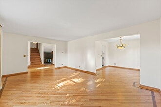 62 E Fox Hill Dr in Buffalo Grove, IL - Building Photo - Building Photo