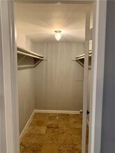 2400 Jarratt Ave in Austin, TX - Building Photo - Building Photo