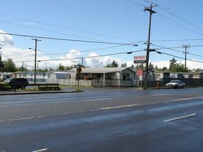 Midway Mobile Home Park in Portland, OR - Building Photo - Other