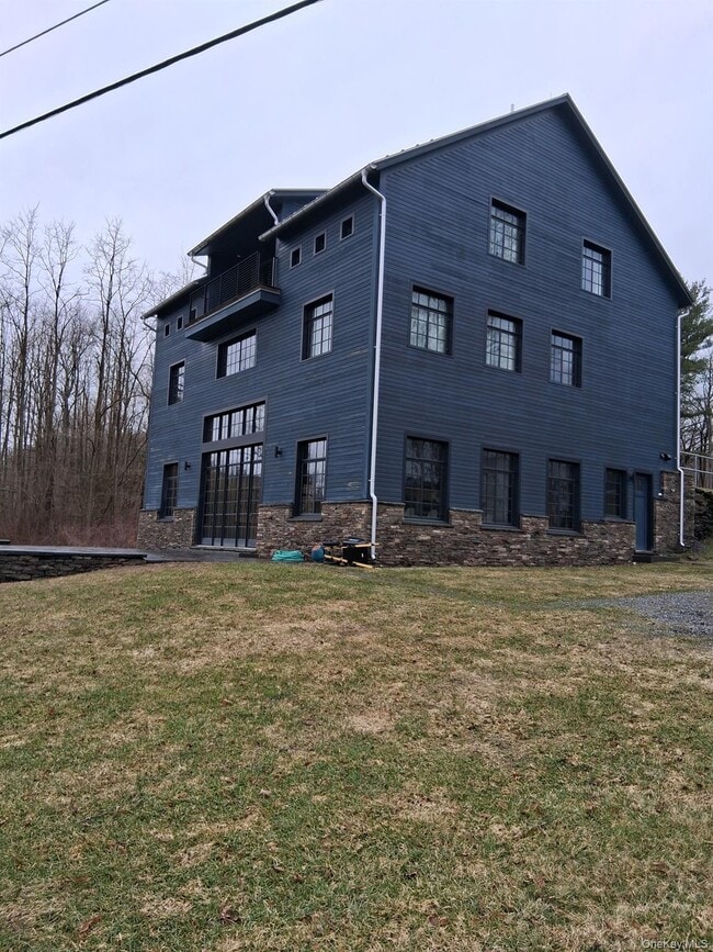 156 Co Rte 7 in Pine Plains, NY - Building Photo - Building Photo