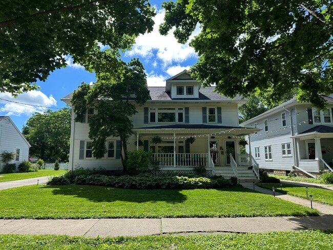 property at 1027 S Clay St