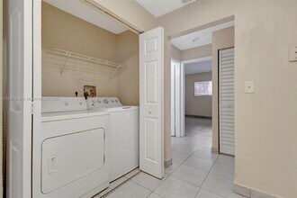 3453 NW 44th St, Unit 202 in Lauderdale Lakes, FL - Building Photo - Building Photo
