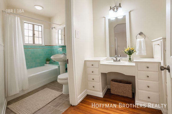 275 S New Hampshire Ave, Unit 510 in Los Angeles, CA - Building Photo - Building Photo