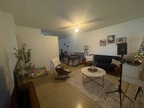 985 SW 34th Ave in Miami, FL - Building Photo - Building Photo