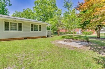 208 E Columbus St in Whiteville, NC - Foto de edificio - Building Photo