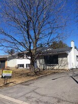 21 Keewatin Crescent in Ottawa, ON - Building Photo