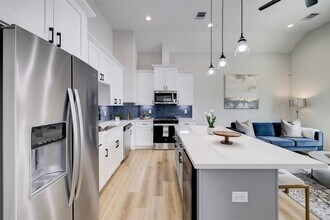 846 Elkhart St in Houston, TX - Building Photo - Building Photo