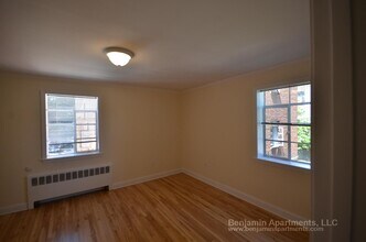 81 Saint Paul St, Unit 4 in Brookline, MA - Foto de edificio - Building Photo