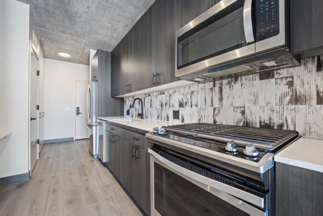 180 N Ada St-Unit -304 in Chicago, IL - Building Photo - Building Photo