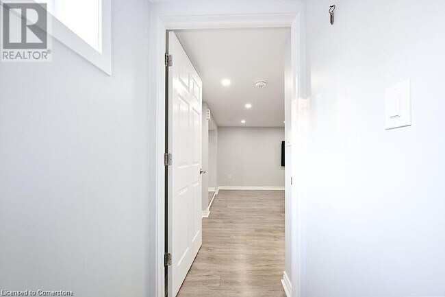 197 Green Rd in Hamilton, ON - Building Photo - Building Photo