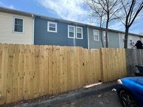 1366 E Masonic Dr in Fayetteville, AR - Foto de edificio - Building Photo