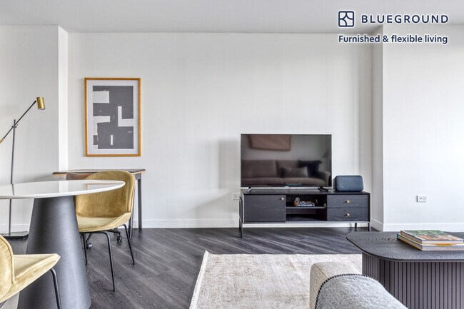 250 E Houston St, Unit FL7-ID179 in New York, NY - Building Photo - Building Photo