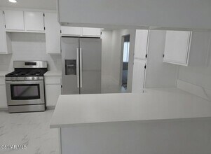 22949 Sycamore Creek Dr in Santa Clarita, CA - Building Photo - Building Photo