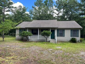 225 Palomino Dr in Guyton, GA - Building Photo