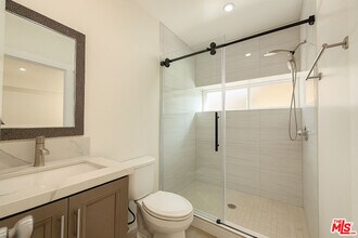 5244 Whitsett Ave in Los Angeles, CA - Building Photo - Building Photo