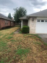 S. S 15th St in Fort Smith, AR - Building Photo