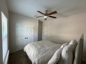 1330 Plaza Lake Dr in San Antonio, TX - Building Photo - Building Photo