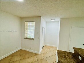 3850 San Simeon Cir in Weston, FL - Building Photo - Building Photo