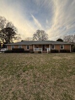 1437 Ashley Dr in Virginia Beach, VA - Building Photo