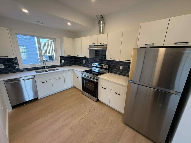 7047 Fane Rd in Edmonton, AB - Building Photo - Building Photo