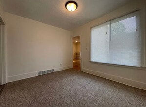 1323 Leonard St NE in Grand Rapids, MI - Building Photo - Building Photo