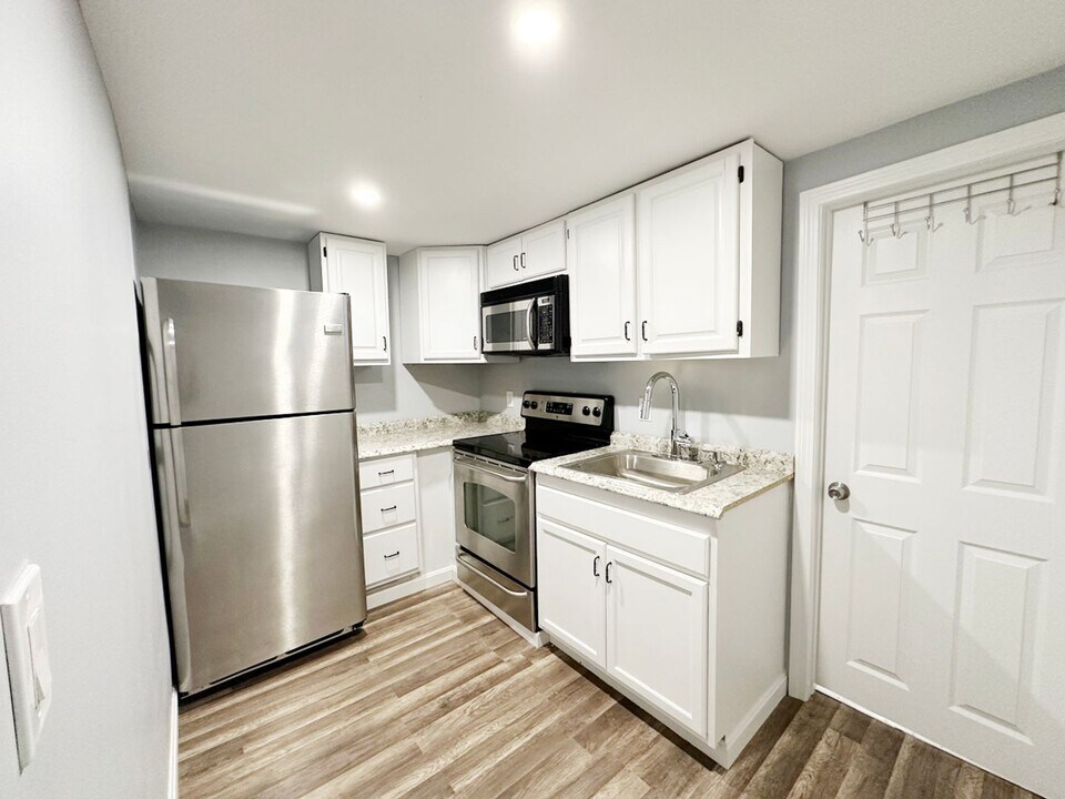 14 Clark St in Clinton, MA - Building Photo