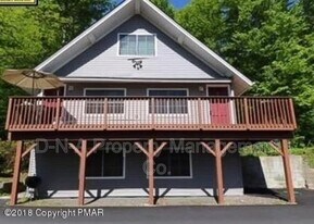 108 3rd St in Gouldsboro, PA - Building Photo