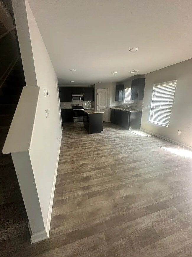 Room in House on Toronto Cir in Hampton, GA - Building Photo - Building Photo