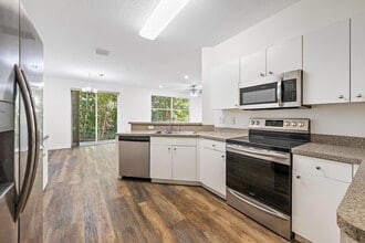 9091 Villa Palma Ln in West Palm Beach, FL - Foto de edificio - Building Photo