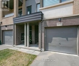 177 Sabina Dr in Oakville, ON - Building Photo - Building Photo