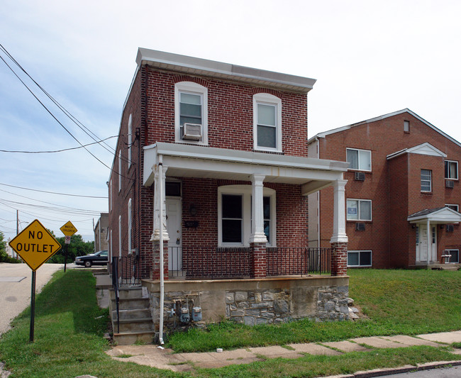 635 - 637 E Oak St in Norristown, PA - Building Photo - Building Photo