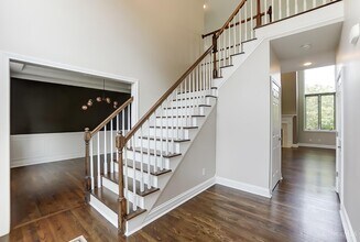 8676 Kenwood Rd in Cincinnati, OH - Building Photo - Building Photo