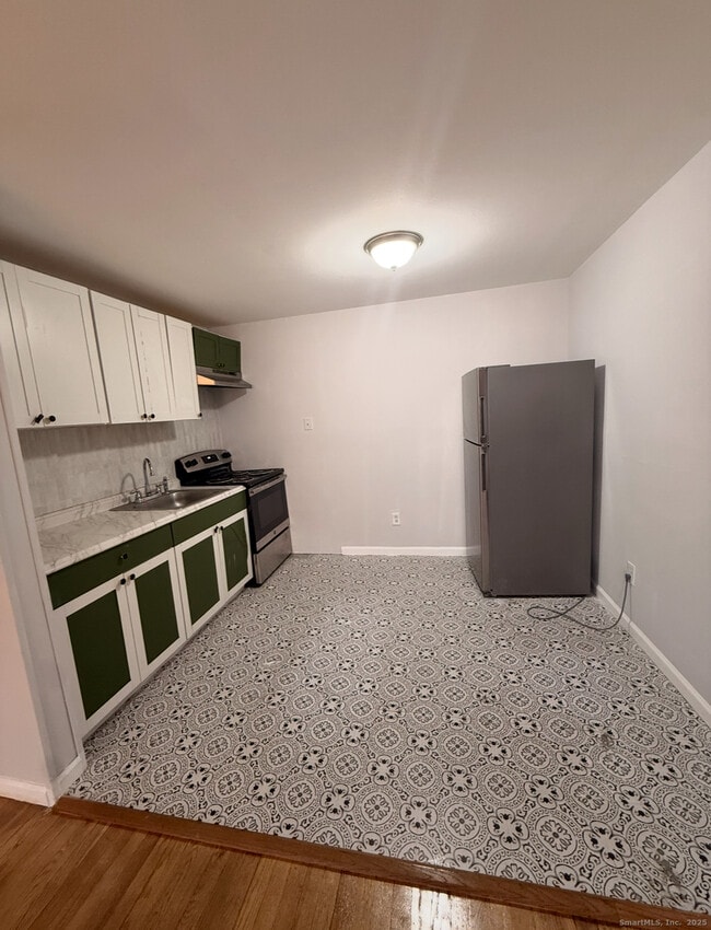 10 Highland St in West Haven, CT - Building Photo - Building Photo