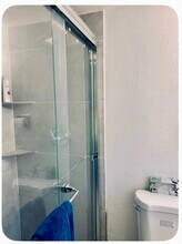 351 E Thomas Rd, Unit D203 in Phoenix, AZ - Building Photo - Building Photo