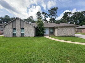 27226 W Pyeatt Ln in Conroe, TX - Building Photo