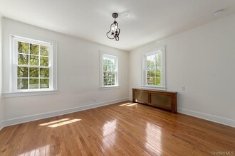 353 W Jamaica Ave in Valley Stream, NY - Building Photo - Building Photo