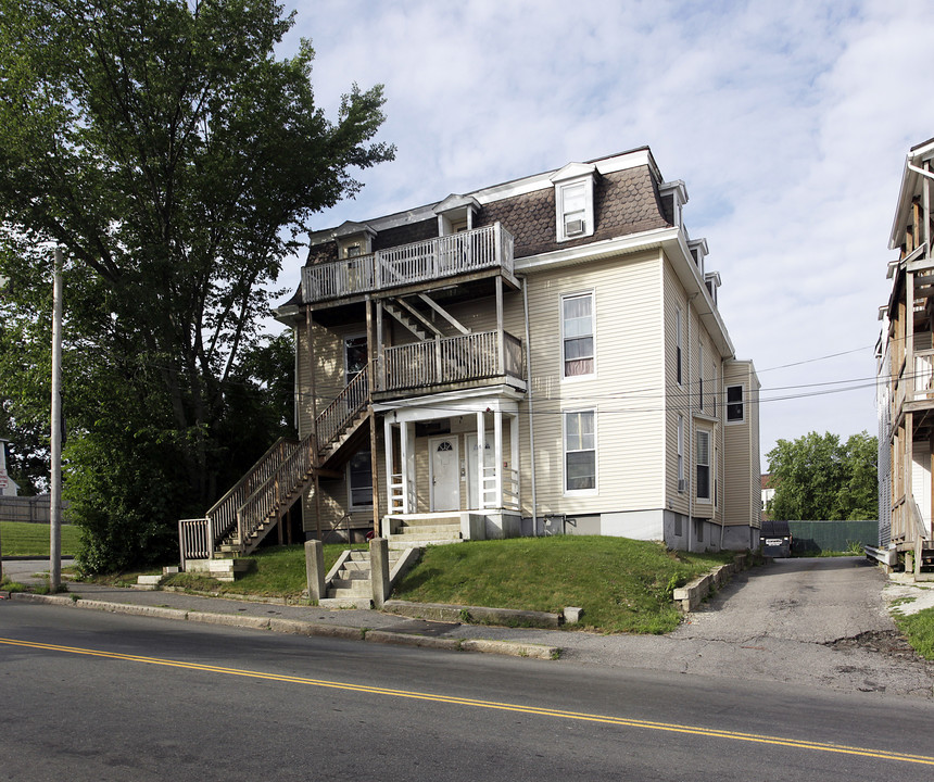 8 Hammond St in Worcester, MA - Building Photo